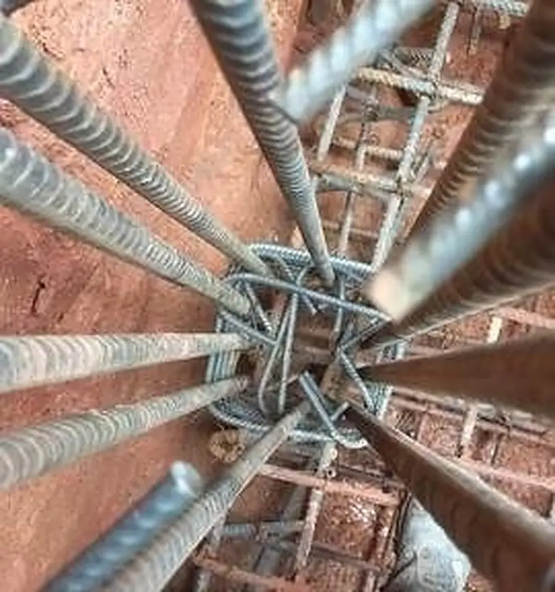 Armado de acero de refuerzo en obra