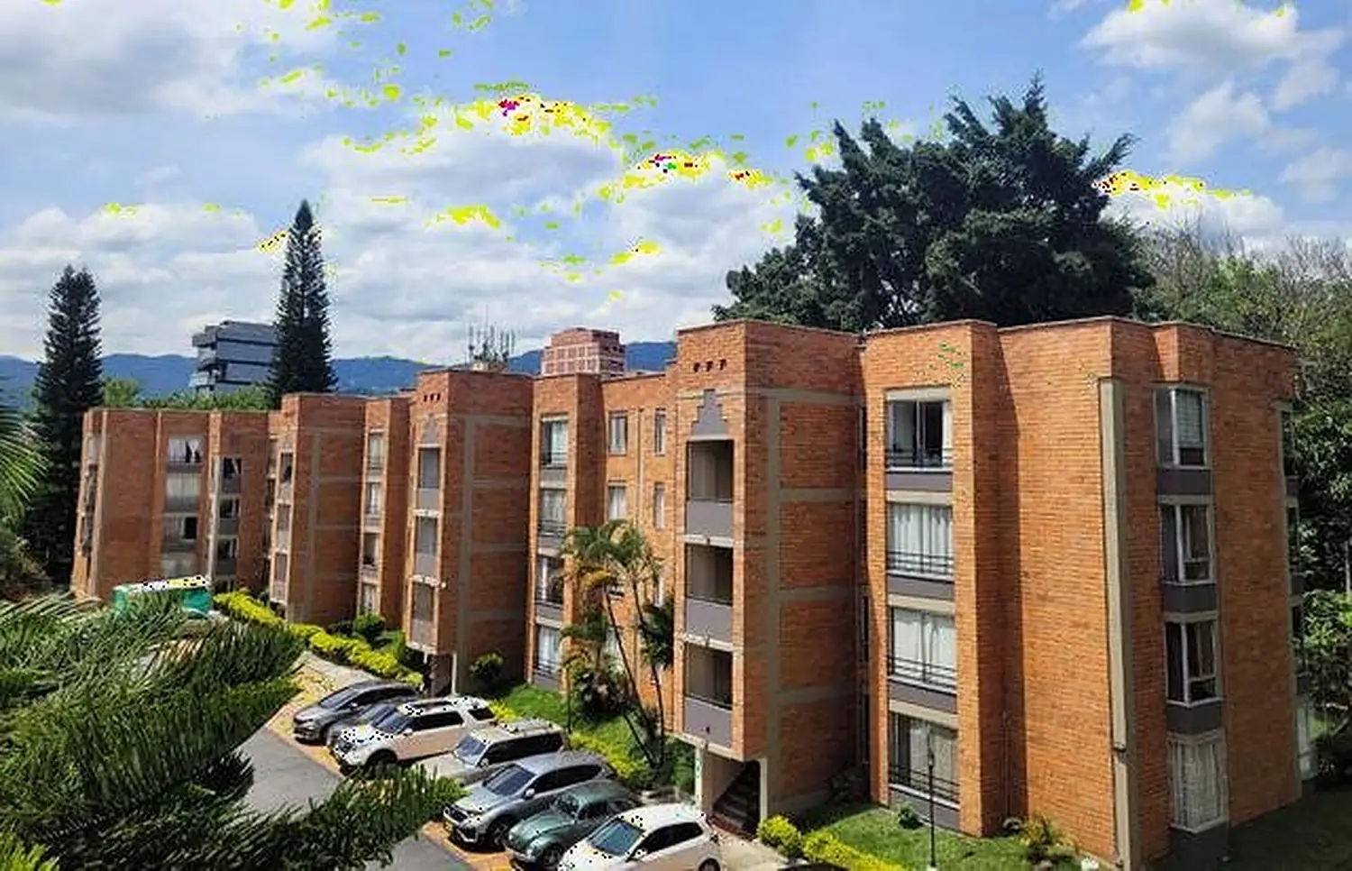 Edificios en ladrillo de la Unidad Residencial Providencia en Medellín
